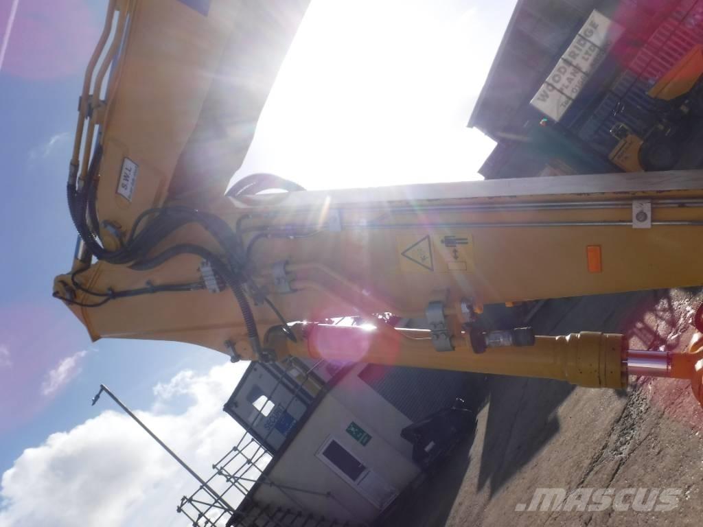 Komatsu PW 160-11 Gumikerekes kotrók