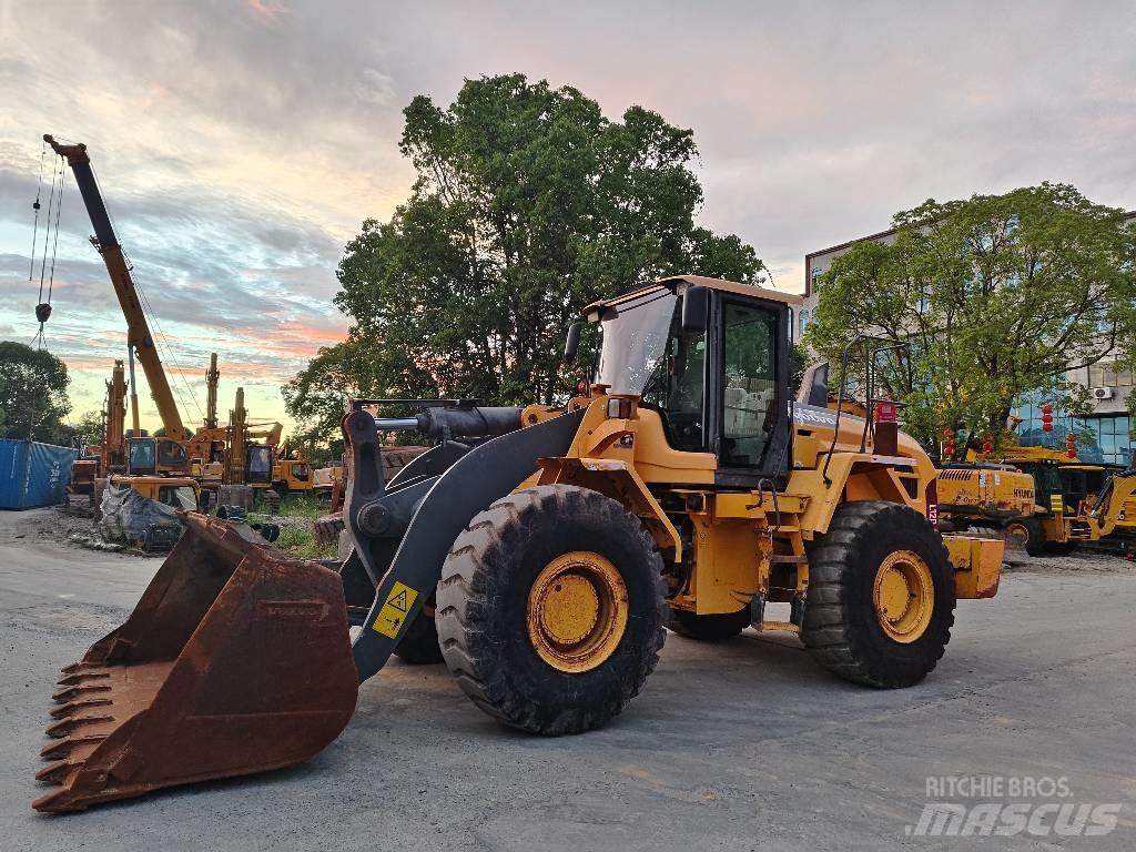 Volvo L 120 Gumikerekes homlokrakodók