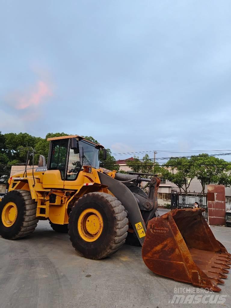 Volvo L 120 Gumikerekes homlokrakodók