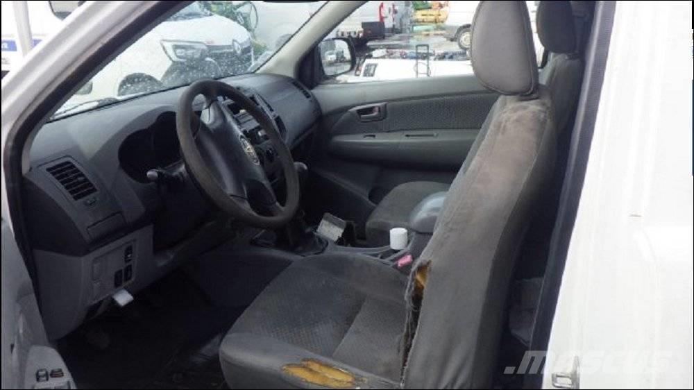 Toyota Hilux Kis teherszállító/Platós kocsi