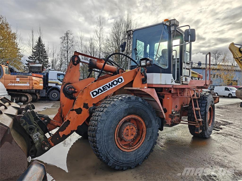 Daewoo Mega 250 Gumikerekes homlokrakodók