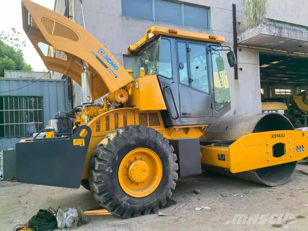 XCMG 142J Egydobos hengerek