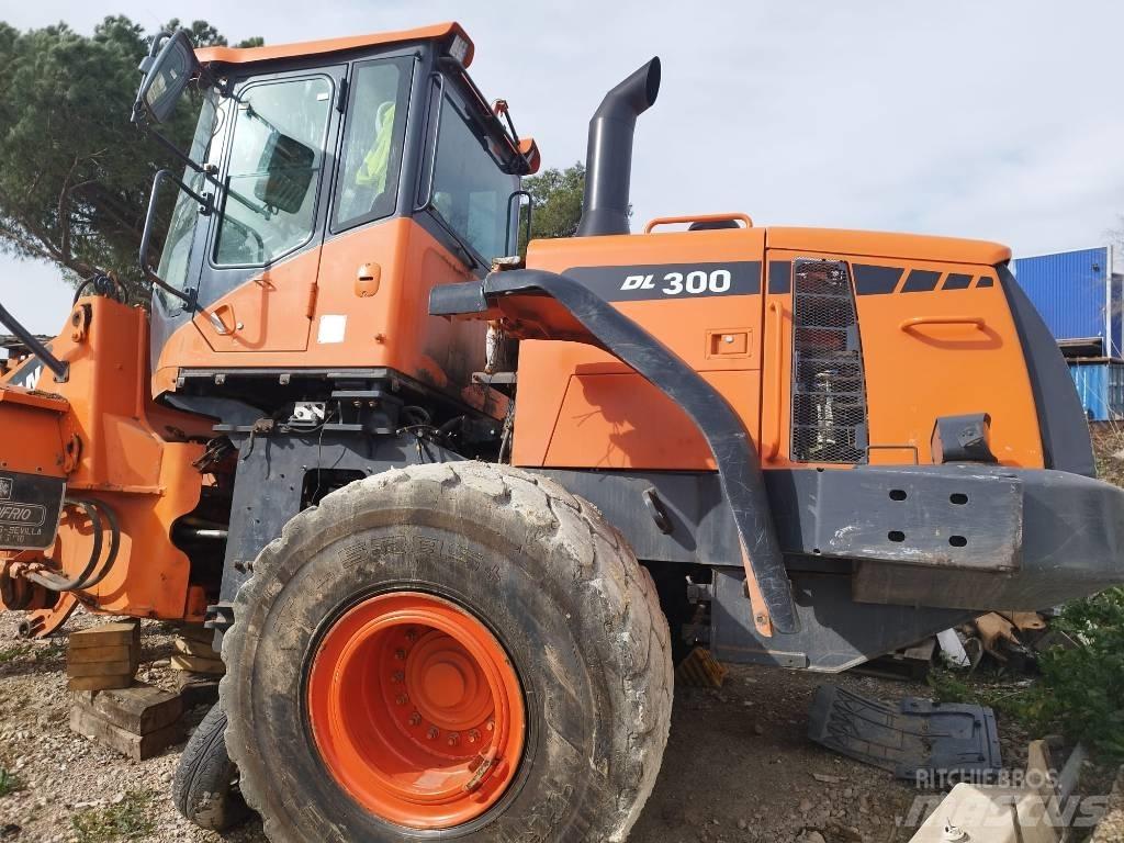 Doosan DL 300-3 Gumikerekes homlokrakodók