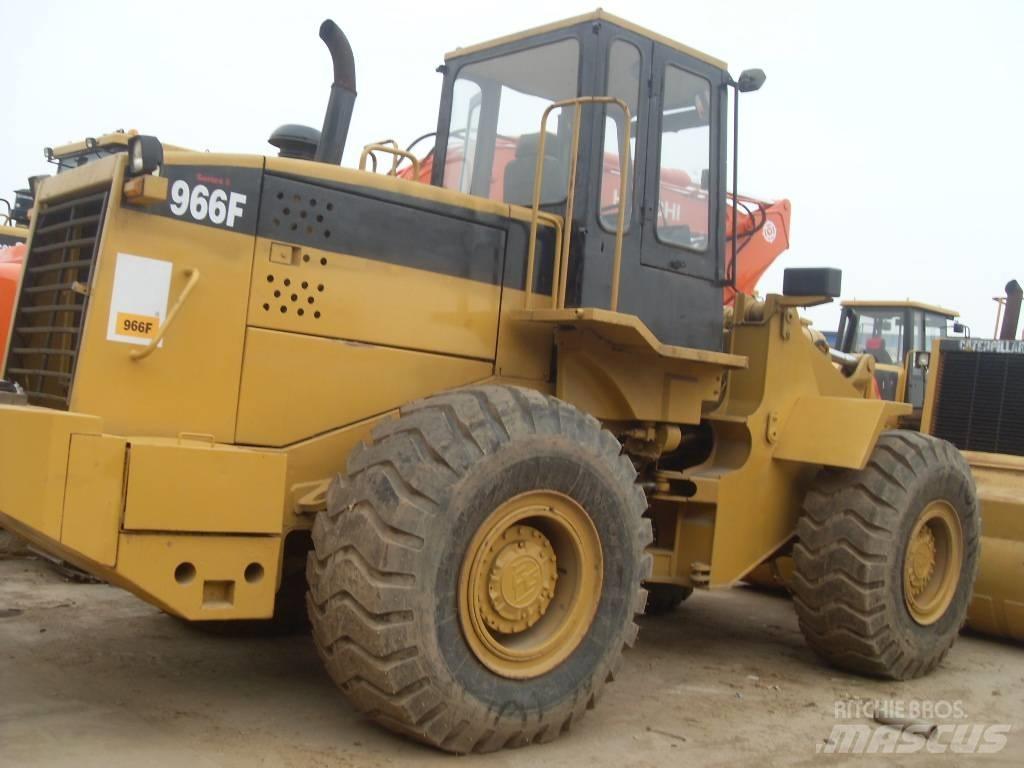 CAT 966 F Gumikerekes homlokrakodók