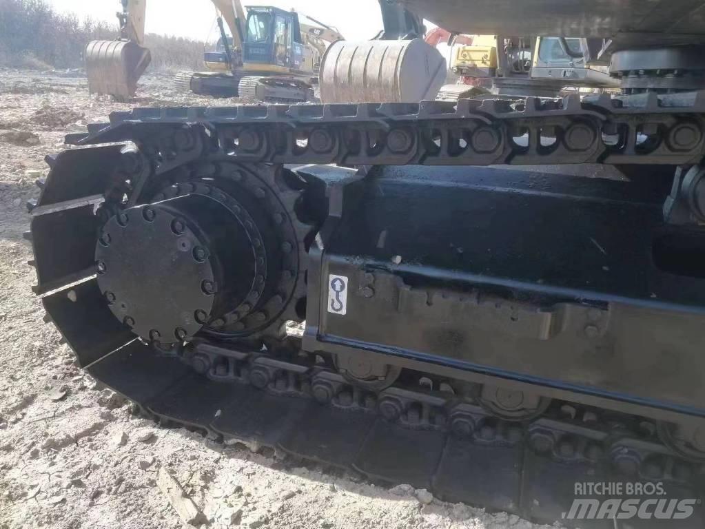 Hitachi ZX 200 Lánctalpas kotrók