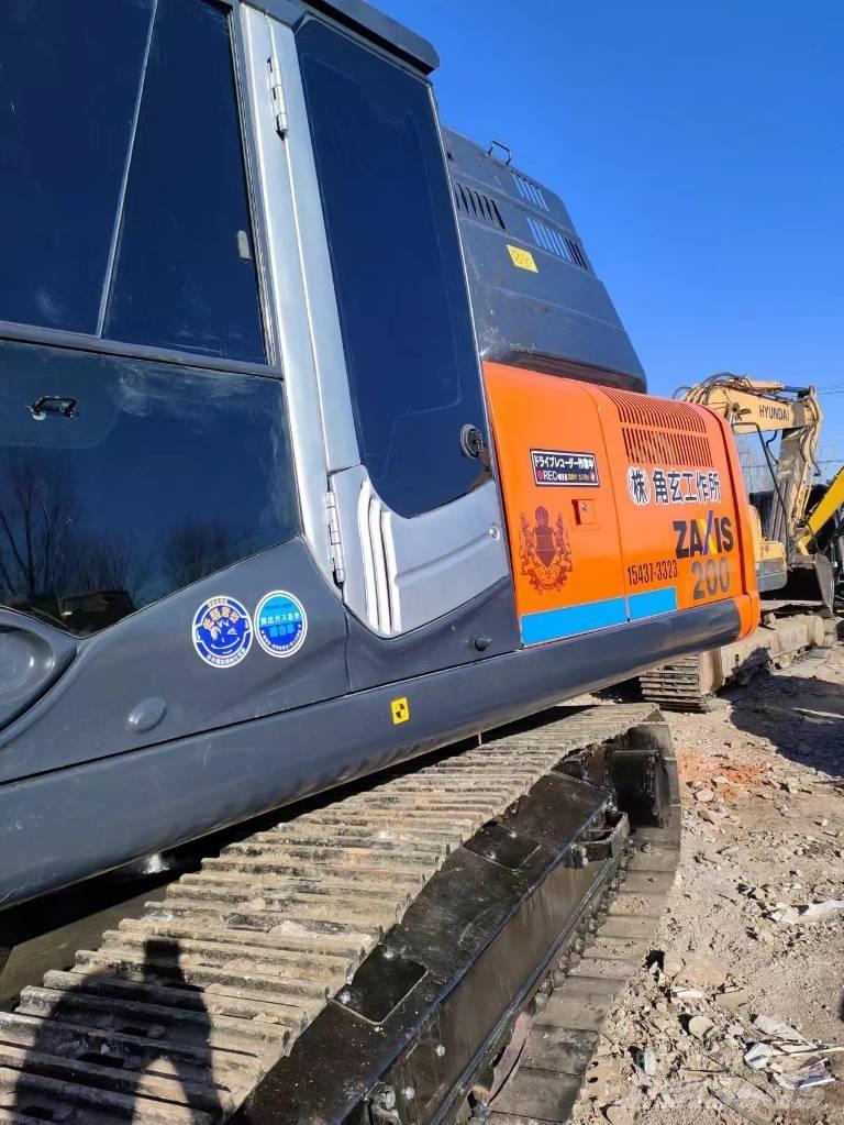 Hitachi ZX 200 Lánctalpas kotrók
