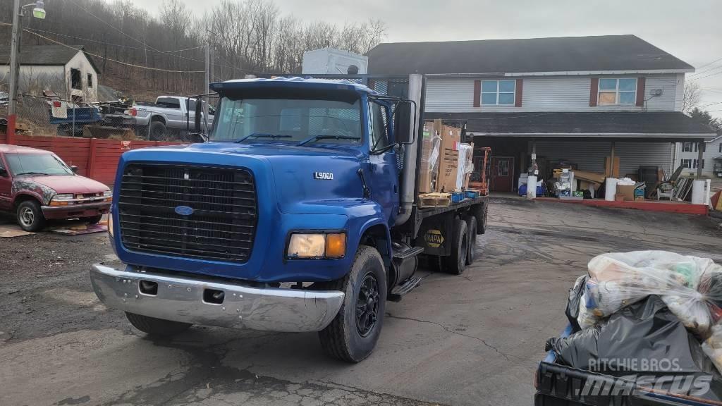 Ford F9000 Platós / Ponyvás teherautók