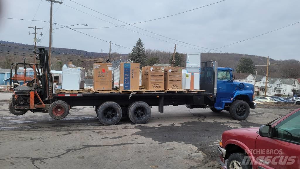 Ford F9000 Platós / Ponyvás teherautók