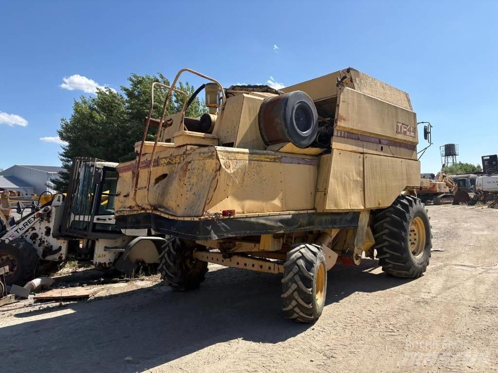 New Holland TF 42 Kombájnok