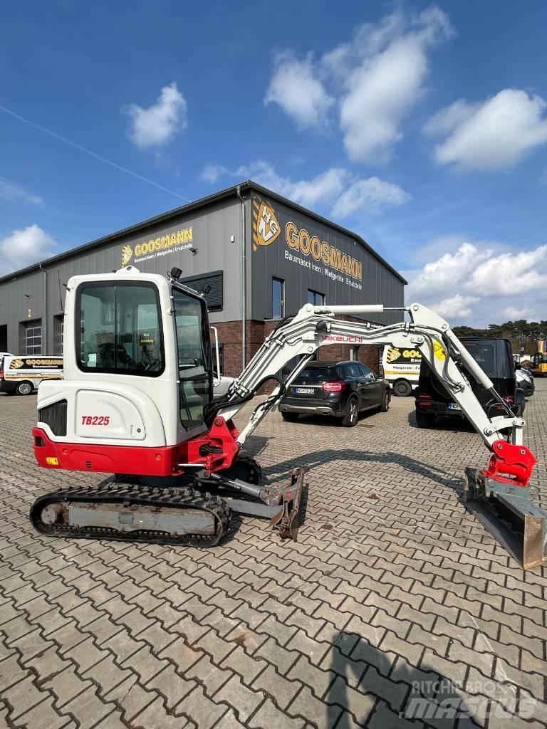 Takeuchi TB 225 Mini kotrók < 7t