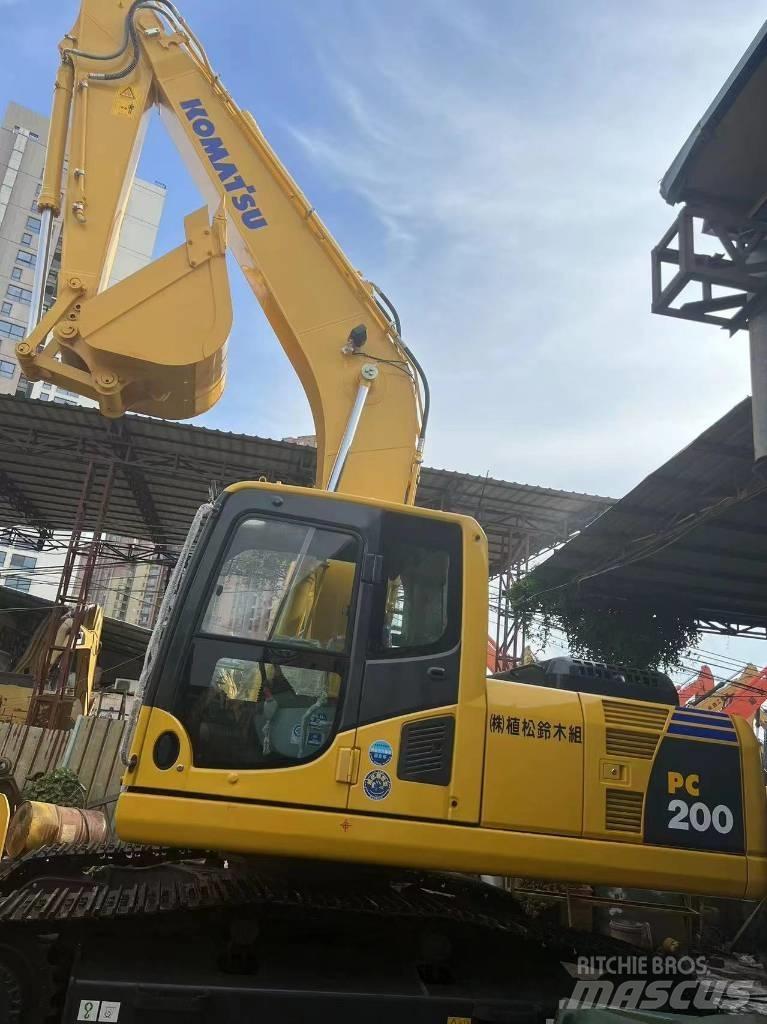 Komatsu PC 200 Közepes (midi) kotrók 7 t - 12 t