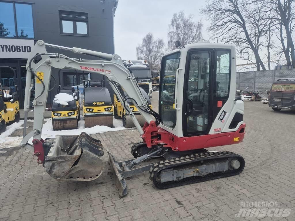 Takeuchi TB 225 Mini kotrók < 7t