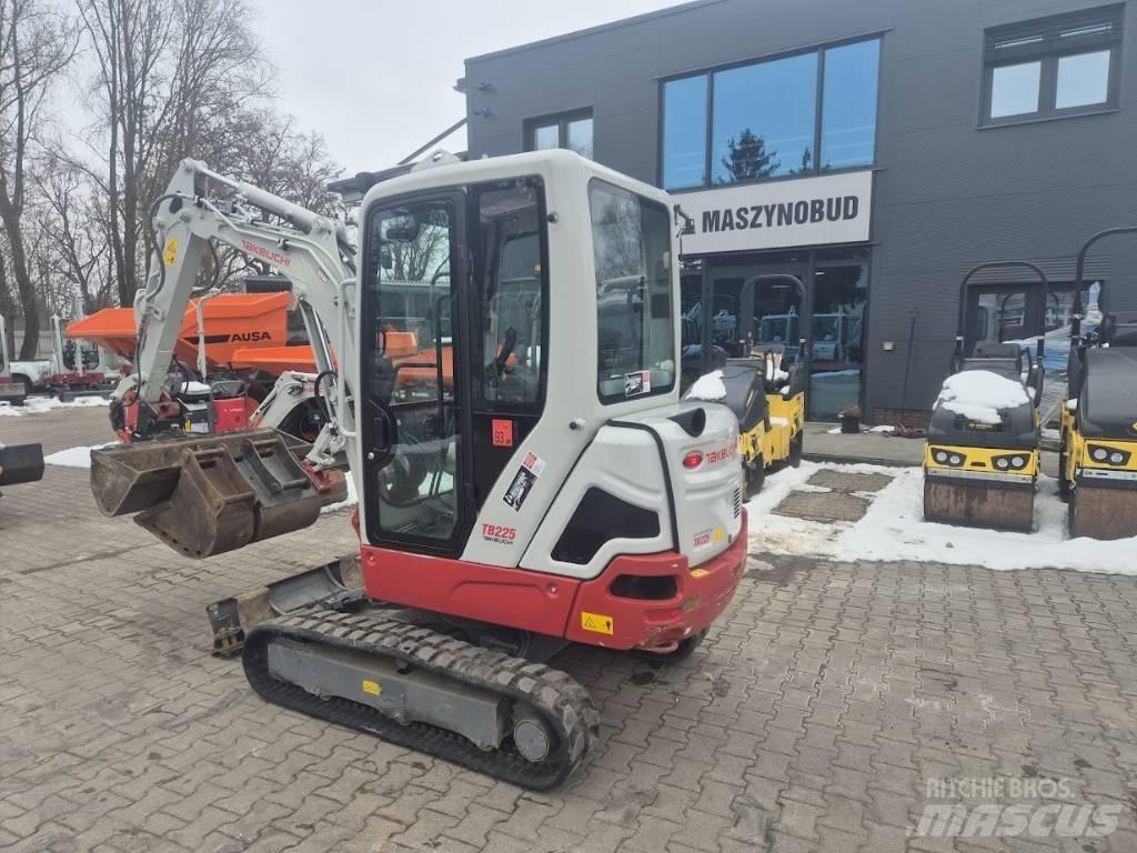 Takeuchi TB 225 Mini kotrók < 7t