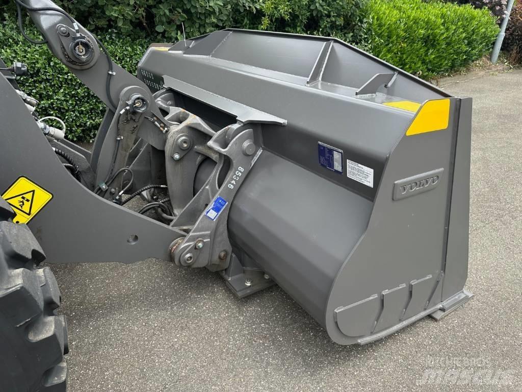 Volvo L 90 H Gumikerekes homlokrakodók