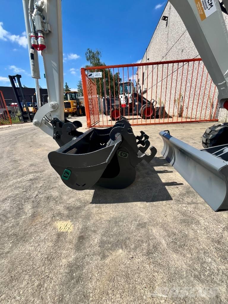 Takeuchi TB 217 R Mini kotrók < 7t