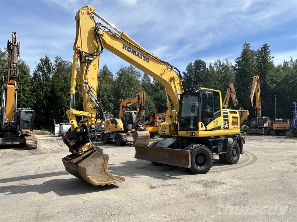 Komatsu PW 180-11 Gumikerekes kotrók