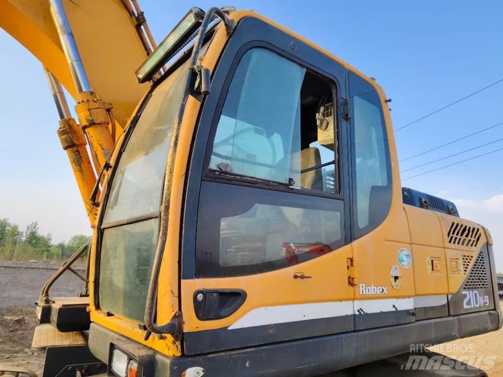 Hyundai R210W-9 Gumikerekes kotrók