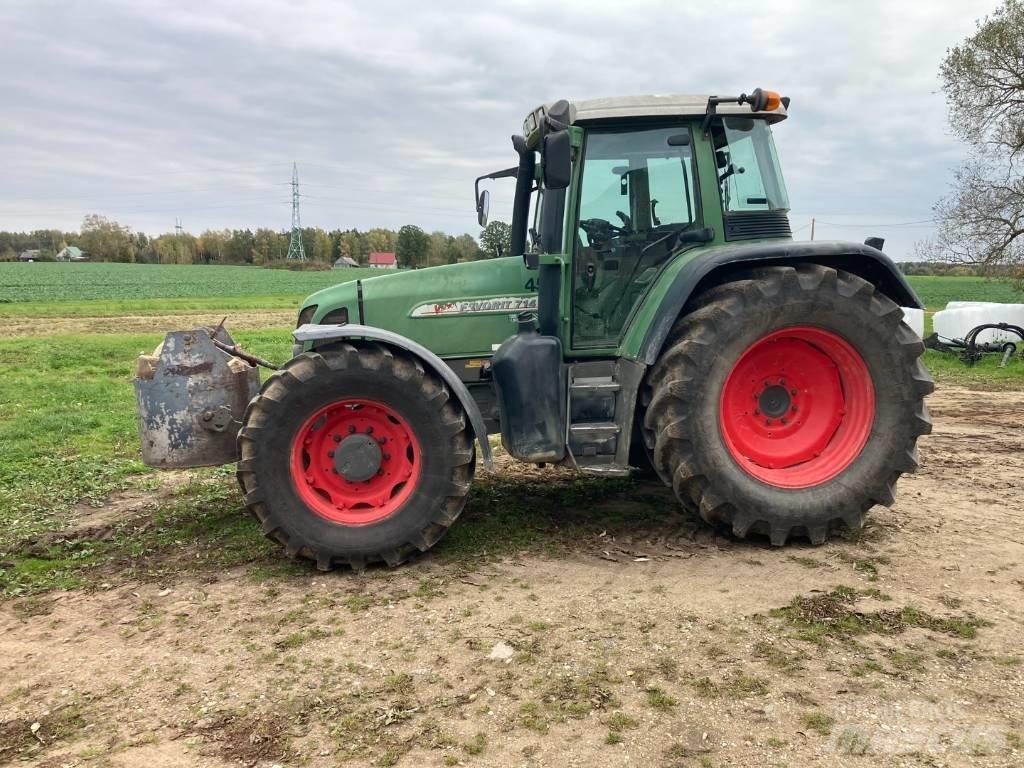 Fendt 714 Vario Traktorok