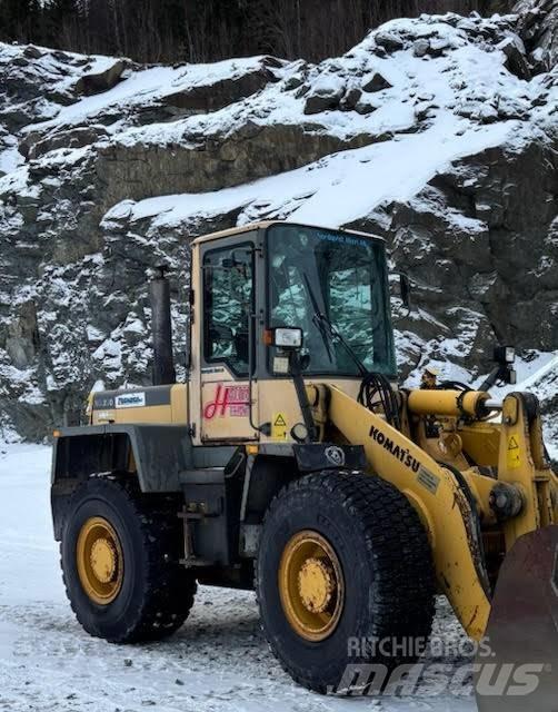 Komatsu WA 270 Gumikerekes homlokrakodók
