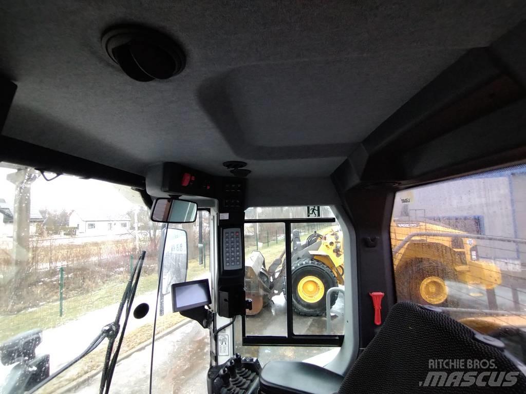 Liebherr L 556 Gumikerekes homlokrakodók