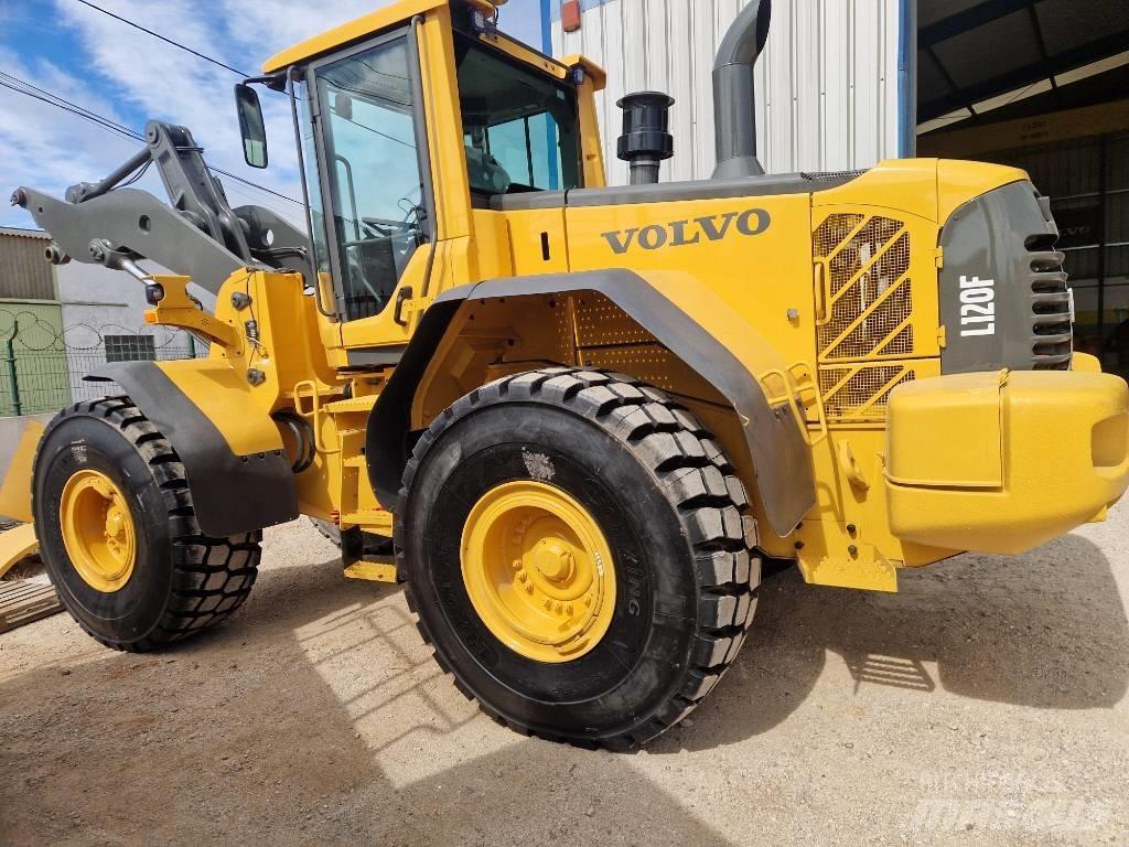Volvo L 120 F Gumikerekes homlokrakodók