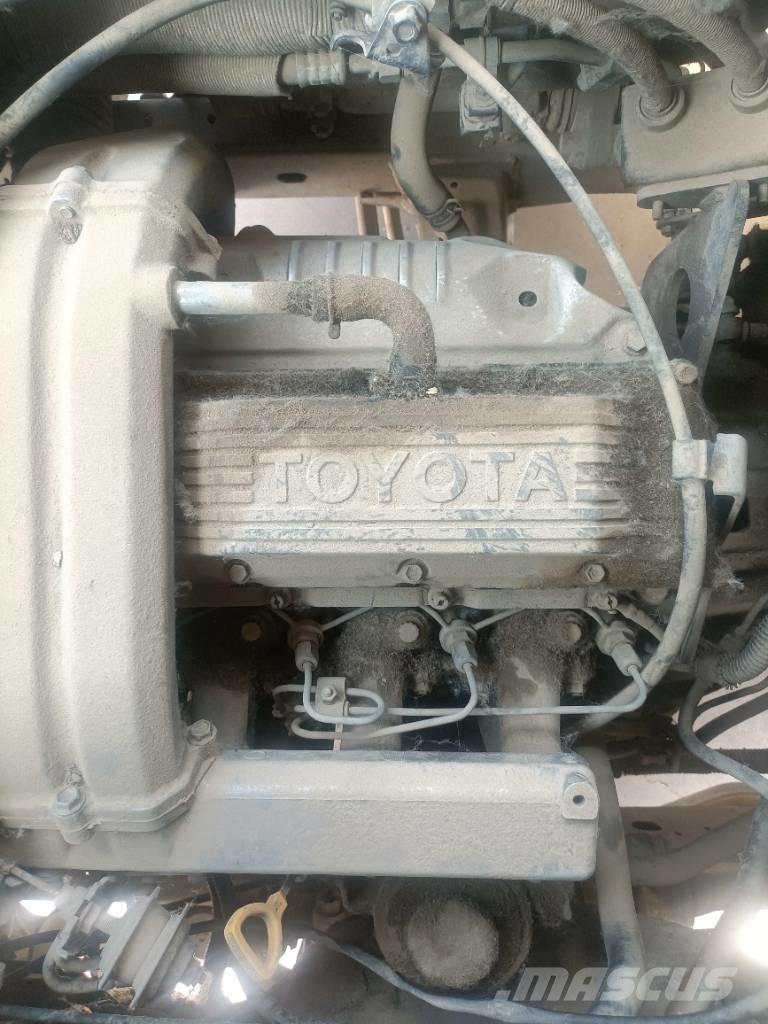 Toyota Coaster Bus Mini buszok