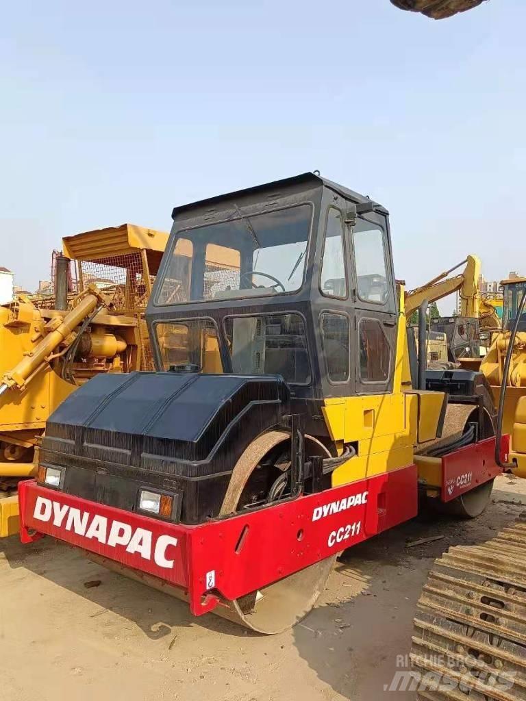 Dynapac CC 211 Ikerdobos hengerek