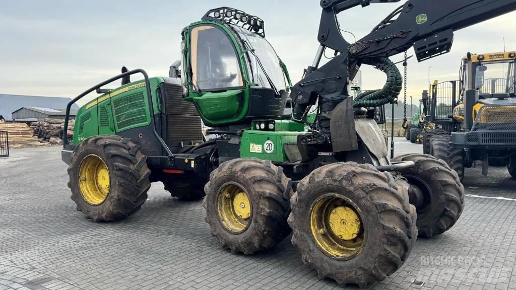 John Deere 1270 E Betakarítók