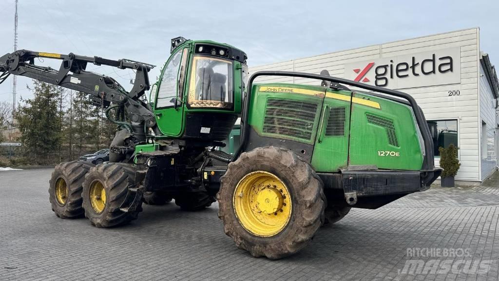 John Deere 1270 E Betakarítók