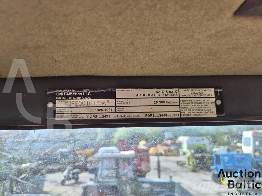 CASE 821 C Gumikerekes homlokrakodók