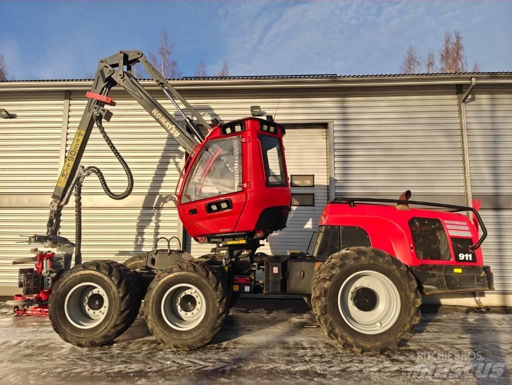 Komatsu 911 Betakarítók