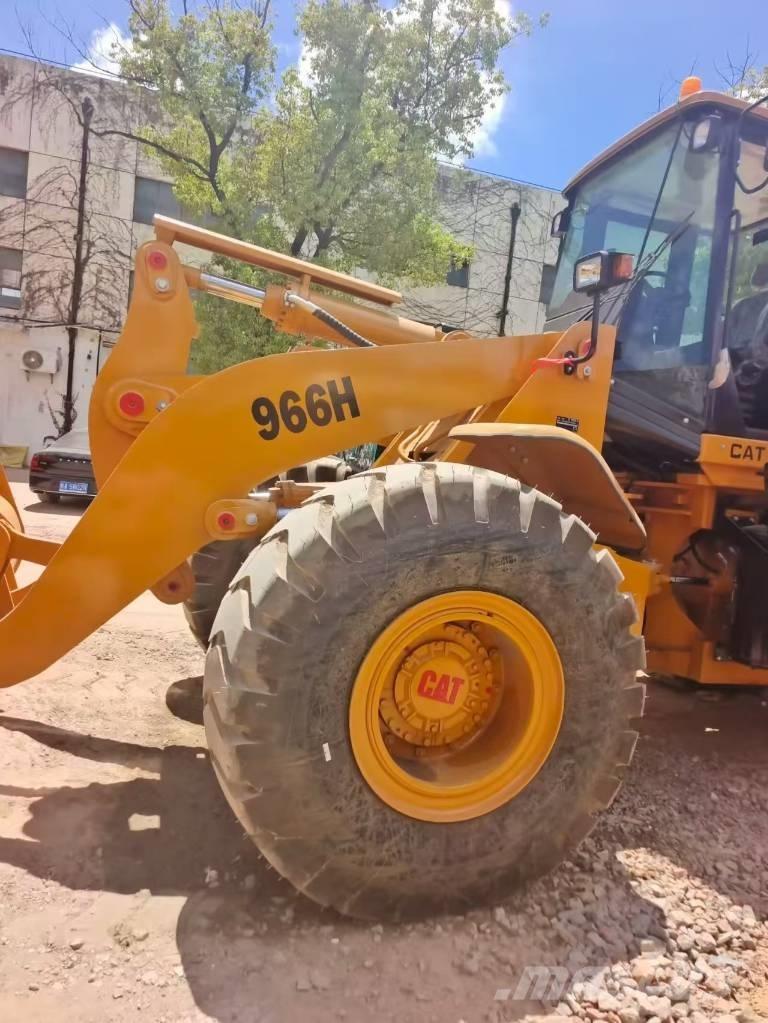 CAT 966 H Gumikerekes homlokrakodók