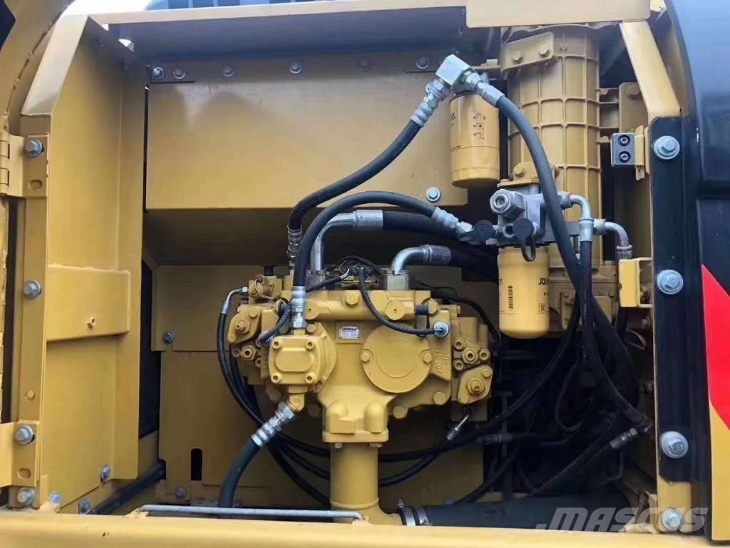 CAT 323 Lánctalpas kotrók