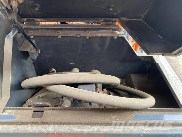 Hitachi ZX 180 W Gumikerekes kotrók