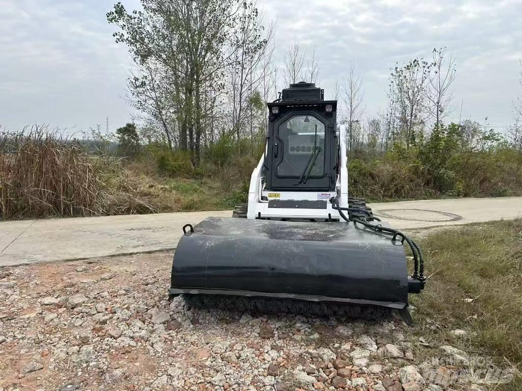 Bobcat S 130 Kompaktrakodók