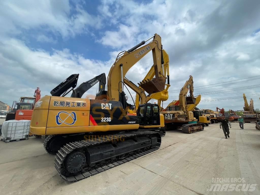 CAT 323 D Lánctalpas kotrók
