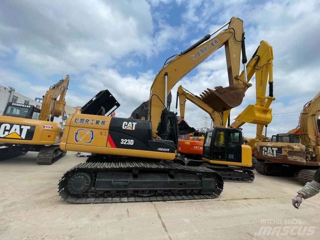 CAT 323 D Lánctalpas kotrók