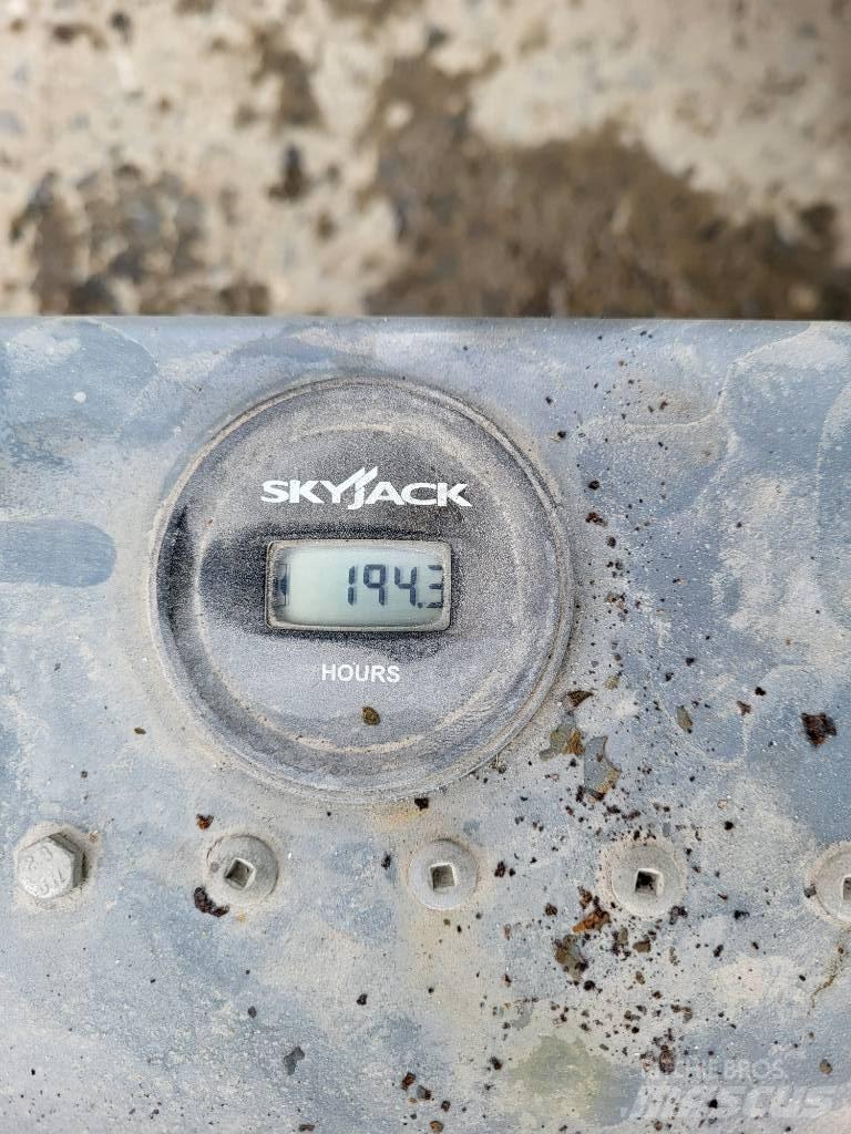 SkyJack 32/19 Ollós emelők