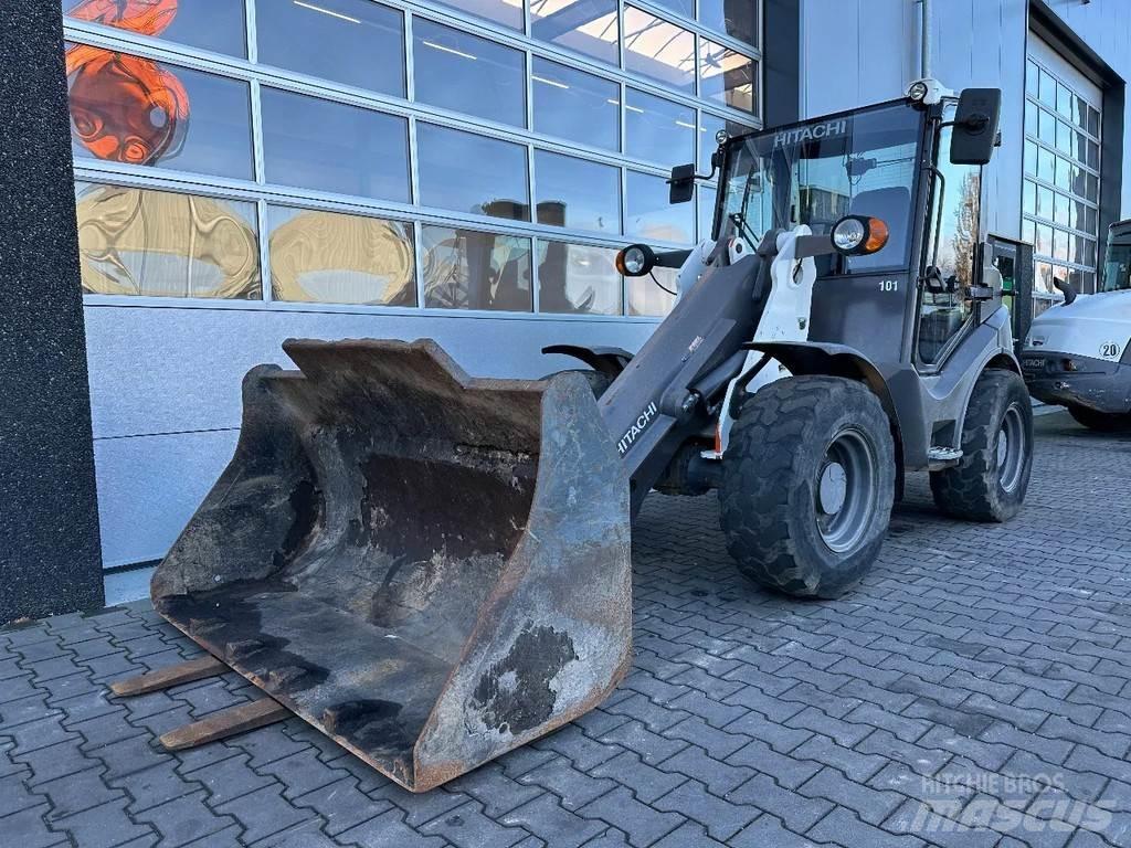 Hitachi ZW75 Gumikerekes homlokrakodók