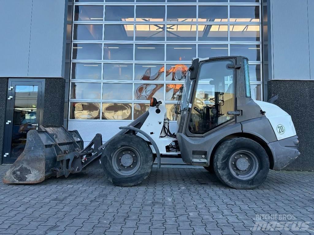 Hitachi ZW75 Gumikerekes homlokrakodók
