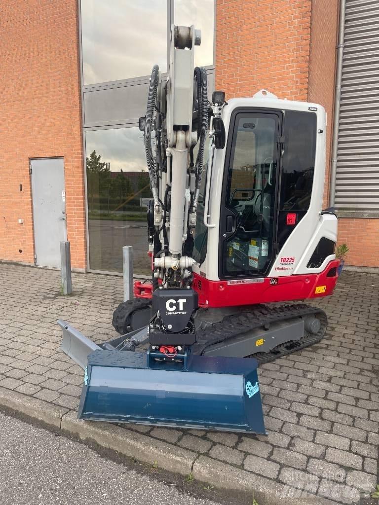 Takeuchi TB 225 Mini kotrók < 7t