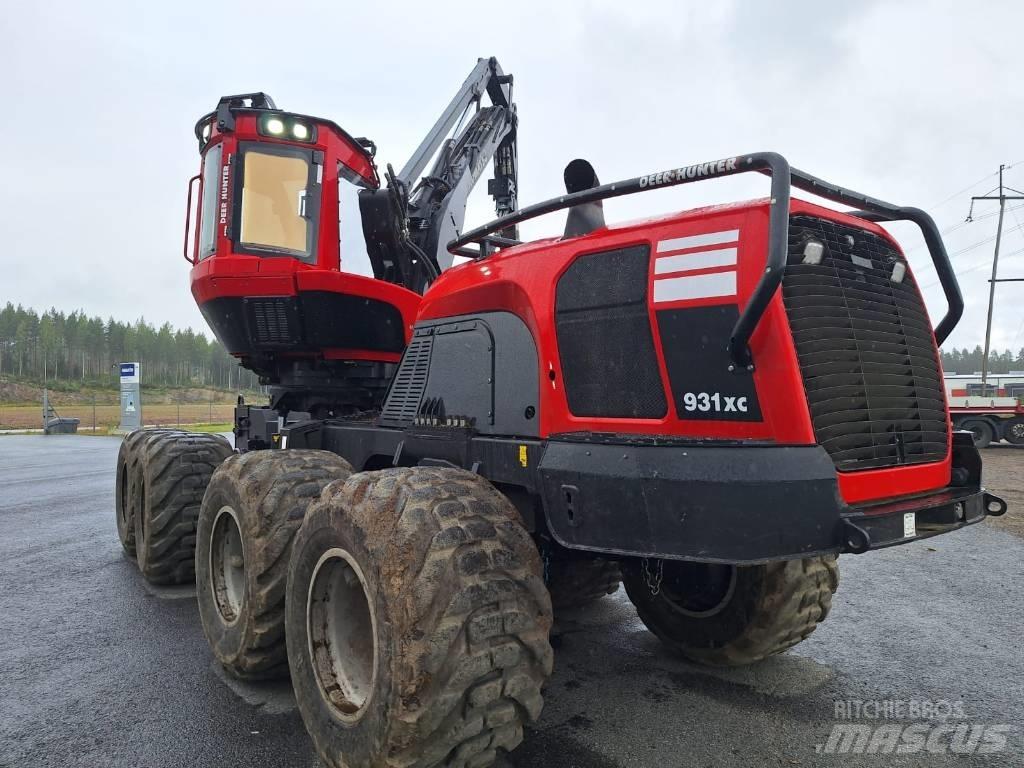 Komatsu 931XC Betakarítók