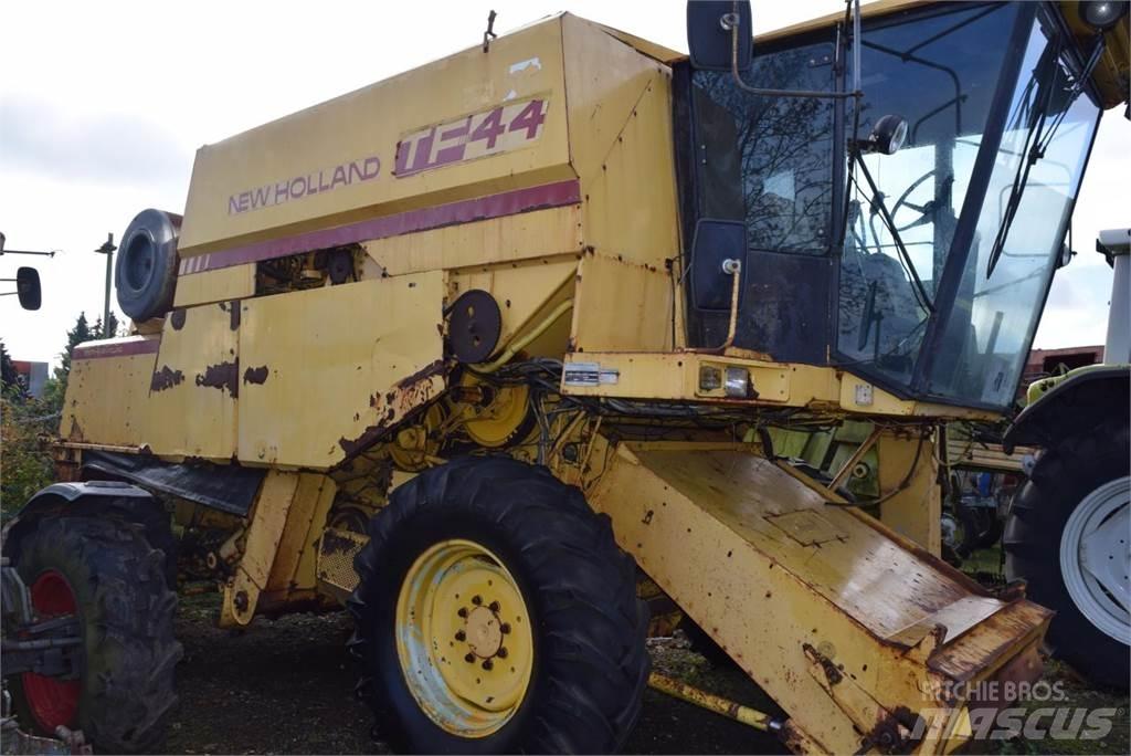New Holland TF 44 Kombájnok