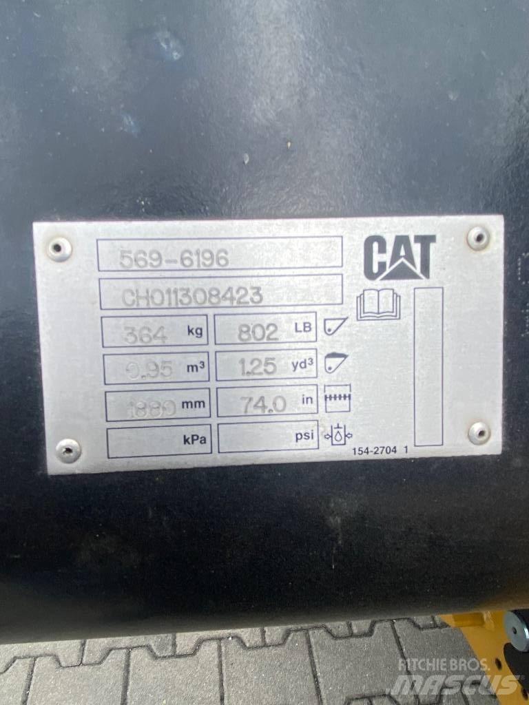CAT 906 Gumikerekes homlokrakodók