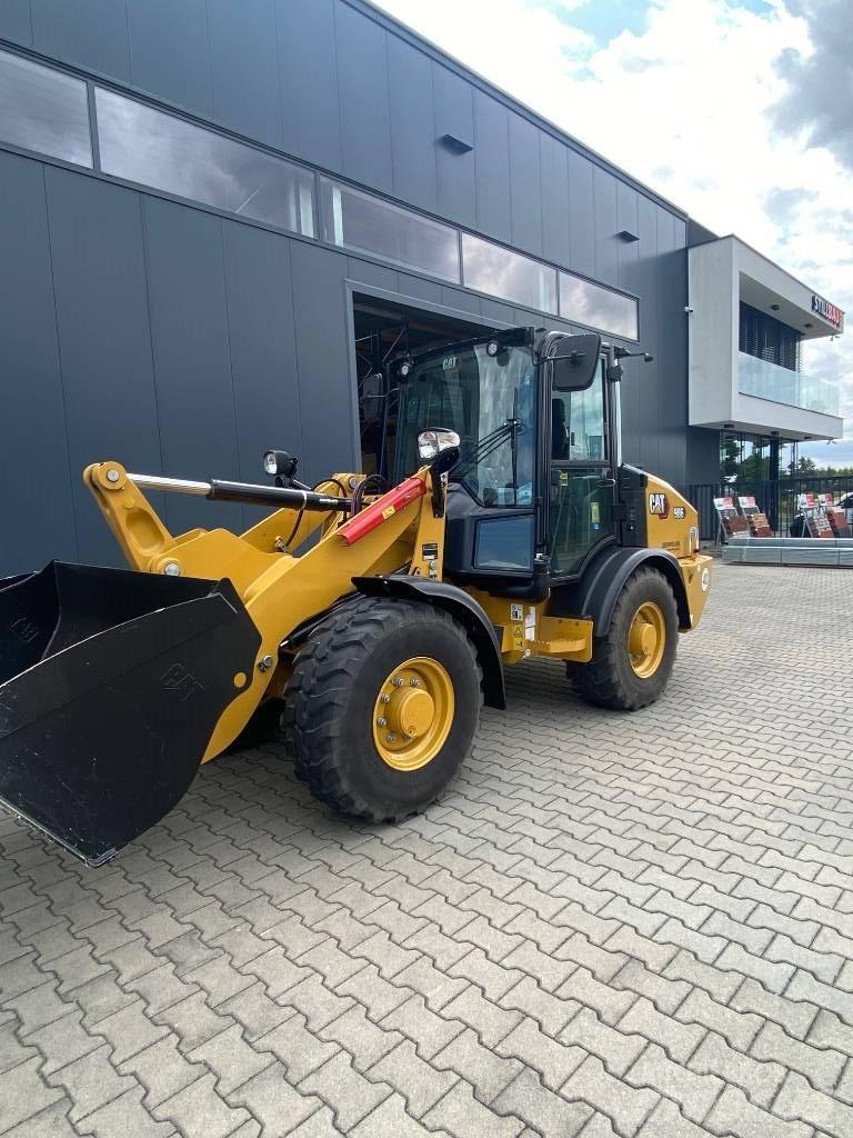 CAT 906 Gumikerekes homlokrakodók