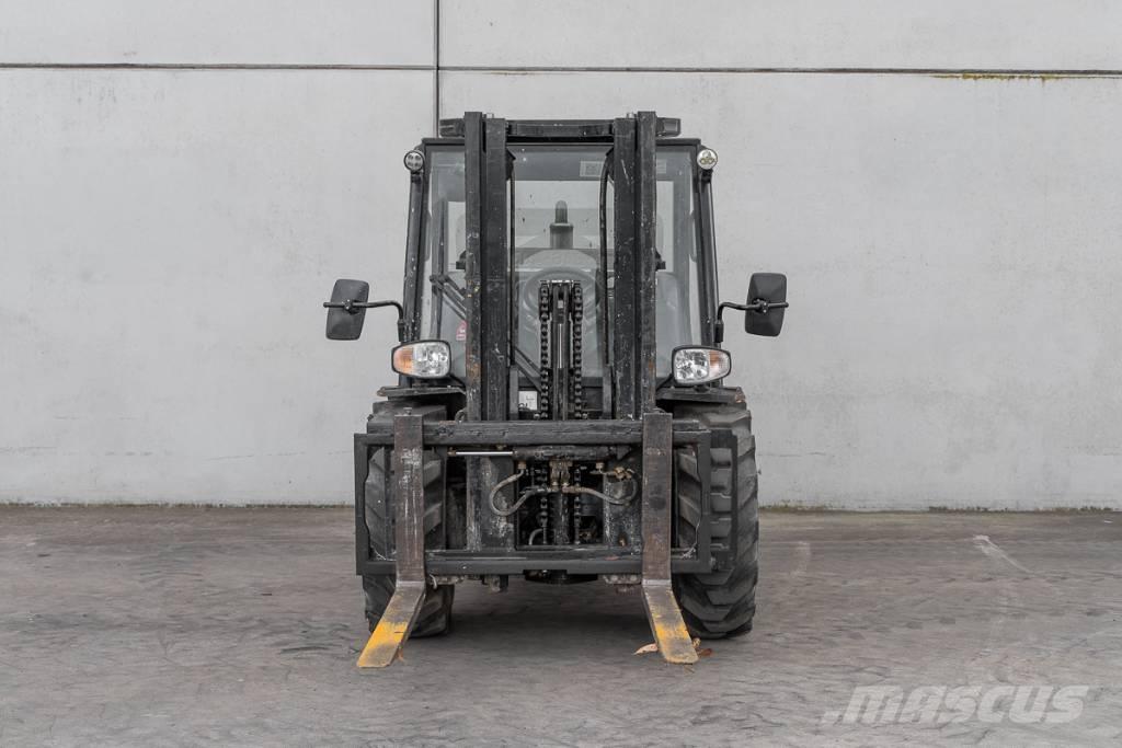 Manitou MC 30-4 Dízel targoncák