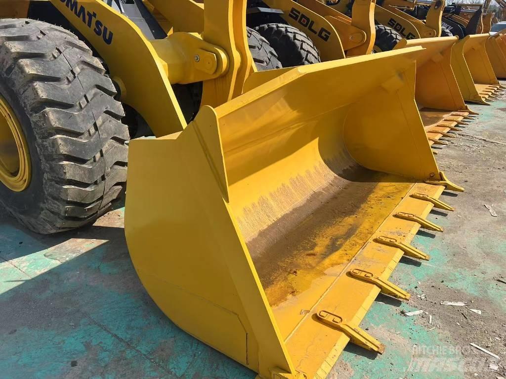 Komatsu WA 380 Gumikerekes homlokrakodók