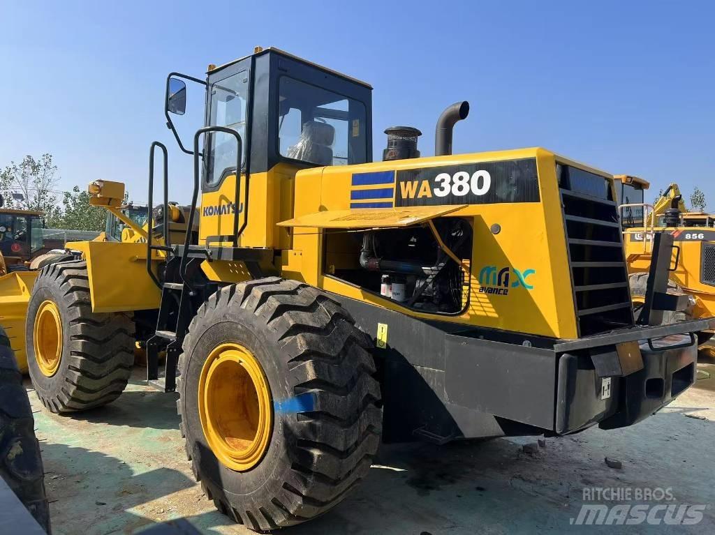 Komatsu WA 380 Gumikerekes homlokrakodók
