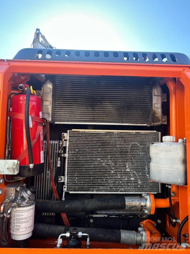 Doosan DX 210 W Gumikerekes kotrók