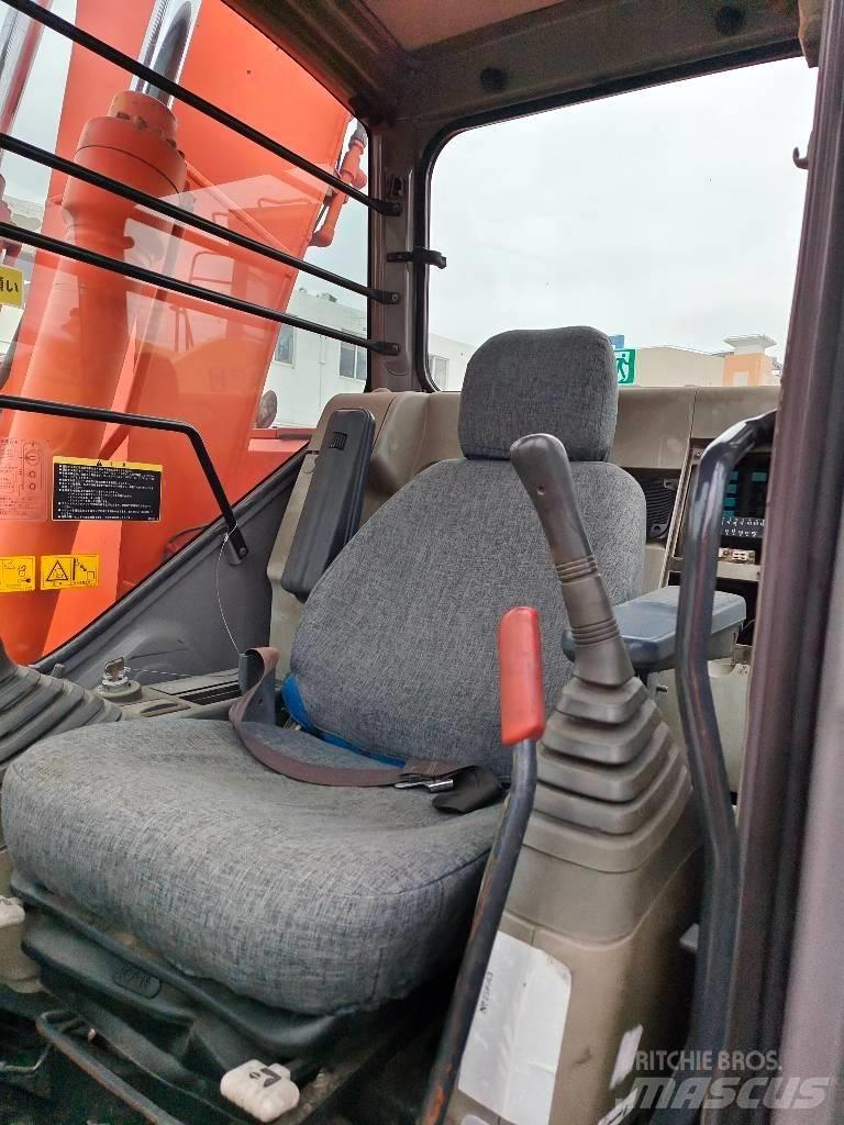 Hitachi ZX 135 US Lánctalpas kotrók